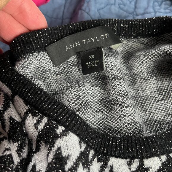 Black and White Houndstooth Knit Top - Picture 6 of 7